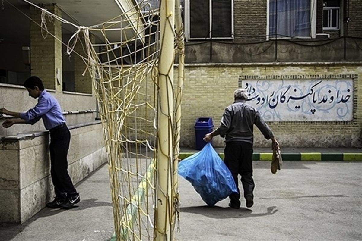 رئیس مرکز برنامه ریزی منابع انسانی و امور اداری وزارت آموزش و پرورش با بیان اینکه در جریان استخدام های سال گذشته، حدود ۱۰۷ هزار نفر استخدام و بیش از ۱۵۰ هزار نفر معترض داشتیم که به درستی اعتراضات شنیده و پرونده‌هایشان بررسی شد، گفت: حدود ۱۷ هزار نفر در جریان رسیدگی به استخدام‌ها اعاده حق شدند.