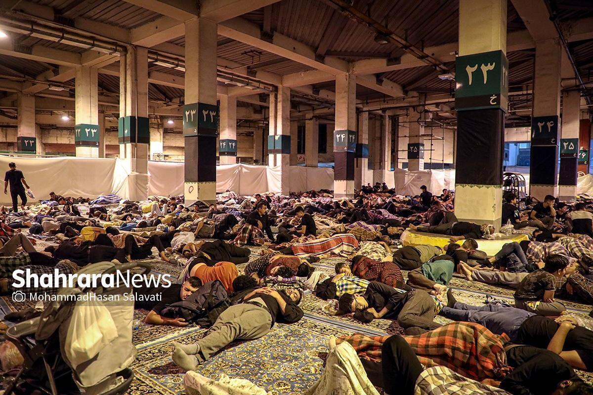 موکب بزرگ امام رضا(ع) در حرم مطهر رضوی واقع در پارکینگ شماره یک خدمات خود را به زائران علی بن موسی الرضا(ع) ارائه می‌کند.