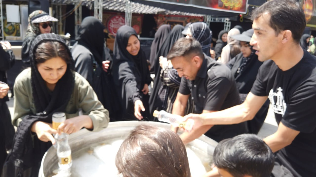 مشارکت بانک شهر با اجرای طرح «سقای شهر» در ایستگاه استقبال از زائر شهید محمدزاده شهرداری منطقه هفت مشهد مقدس مشارکت بانک شهر با اجرای طرح «سقای شهر» در ایستگاه استقبال از زائر شهید محمدزاده شهرداری منطقه هفت مشهد مقدس