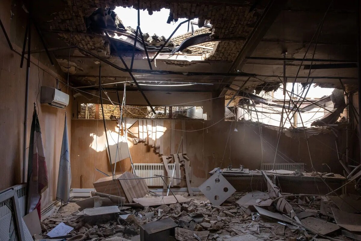 روایت شنیده‌نشده از سربازی که در حمله به زندان اوین به‌همراه هم‌خدمتی‌هایش ۱۲ ساعت زیر آوار ماند.