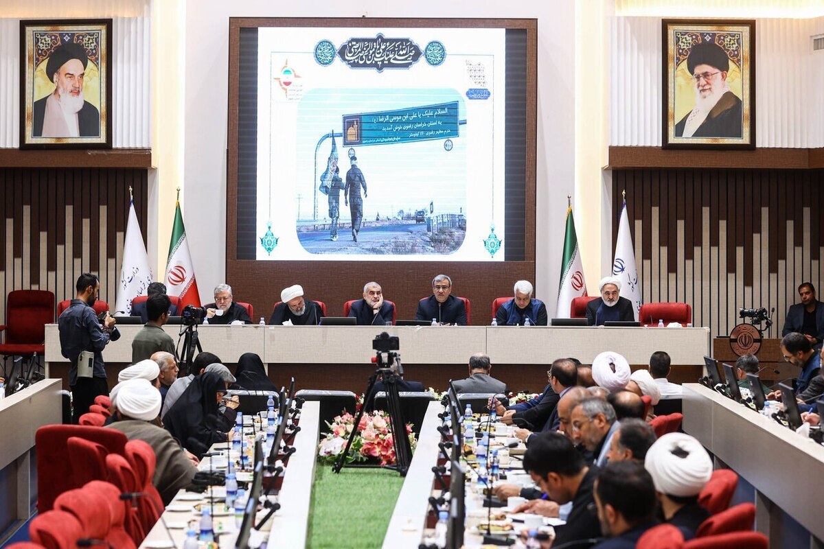 رئیس فراکسیون شعائر اسلامی، قرآن و زیارت مجلس از تامین ۶۰ واگن قطار شهری تا پیگیری قطار سریع السیر در سطح سران قوا خبر داد.