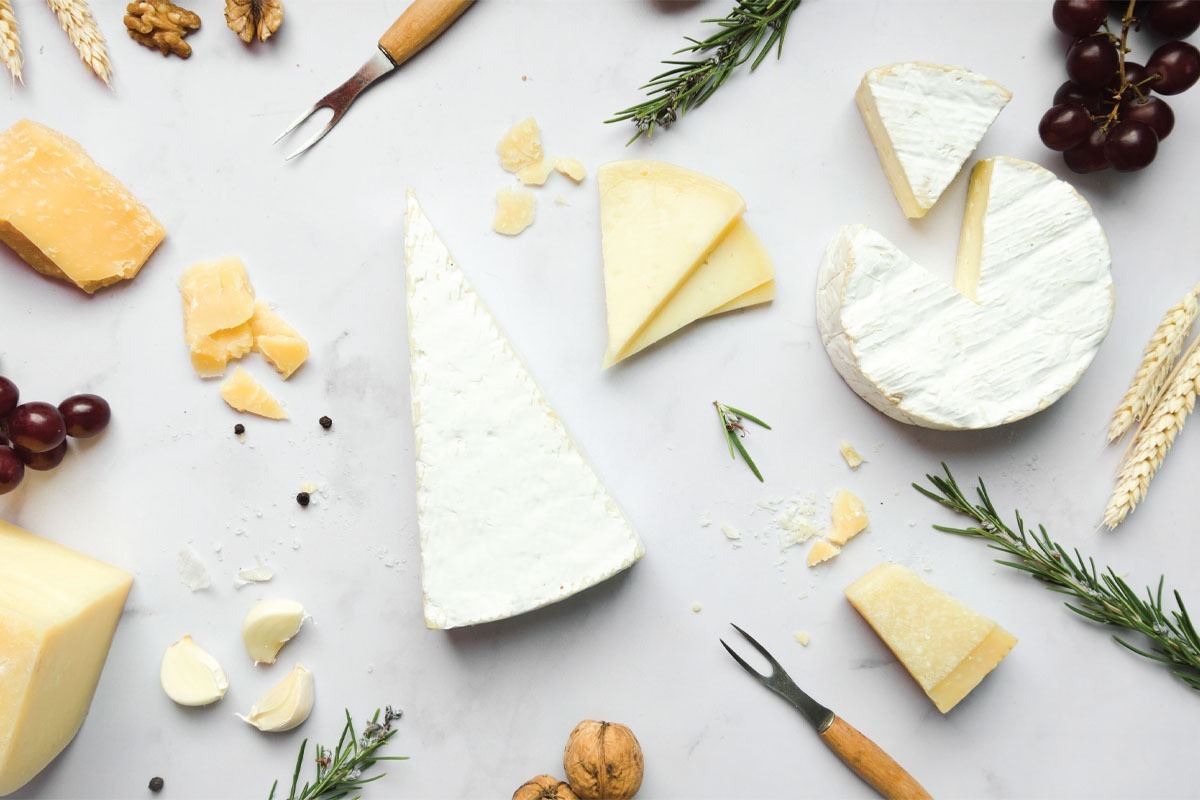 تصوری که بیشتر ما از پنیر، این فراورده خوش مزه لبنی داریم به چند نوع خاص محدود می‌شود درحالی که براساس آمار‌های بین المللی بیش از ۲ هزار نوع پنیر در دنیا تولید می‌شود.