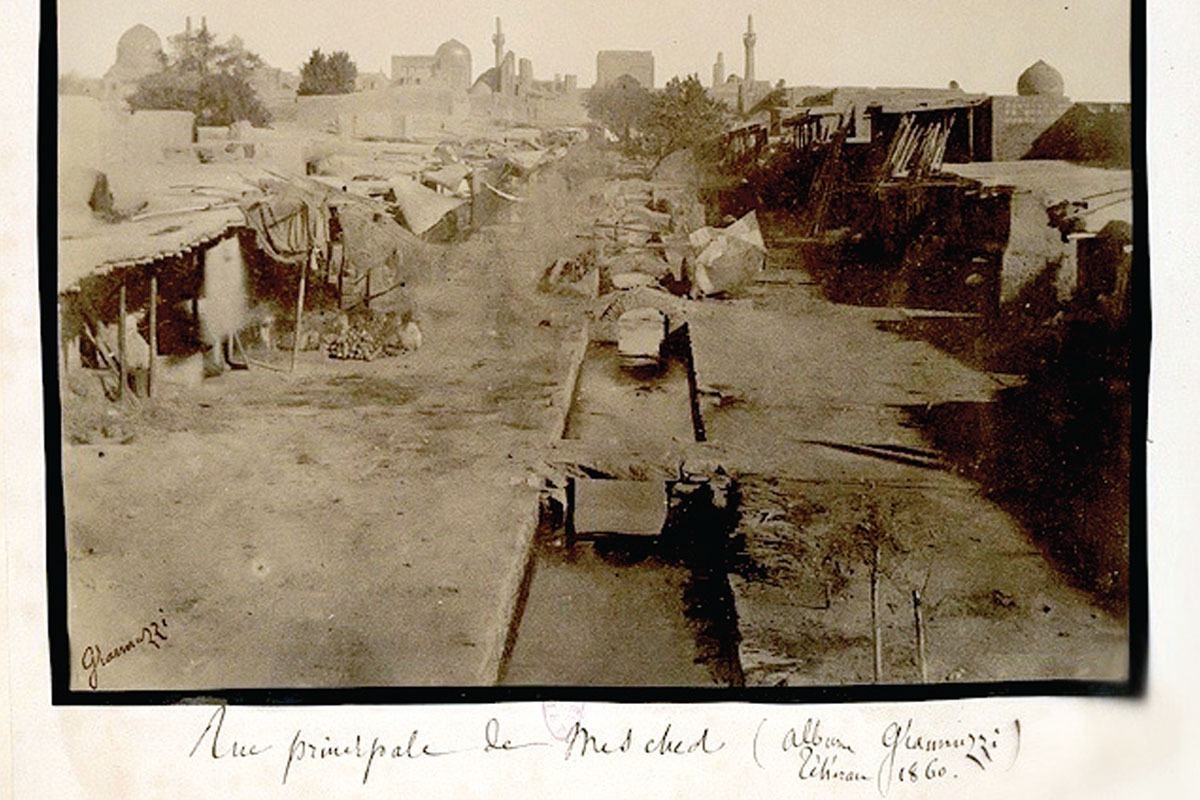 درحالی‌که وظیفه آب‌رسانی به مناطق مسکونی در فلات ایران عمدتا بر عهده مجاری آب زیرزمینی موسوم به قنات بوده، مشهد از سده نهم هجری شاهد تلاش‌هایی برای ایجاد یک کانال روباز انتقال آب بوده است.