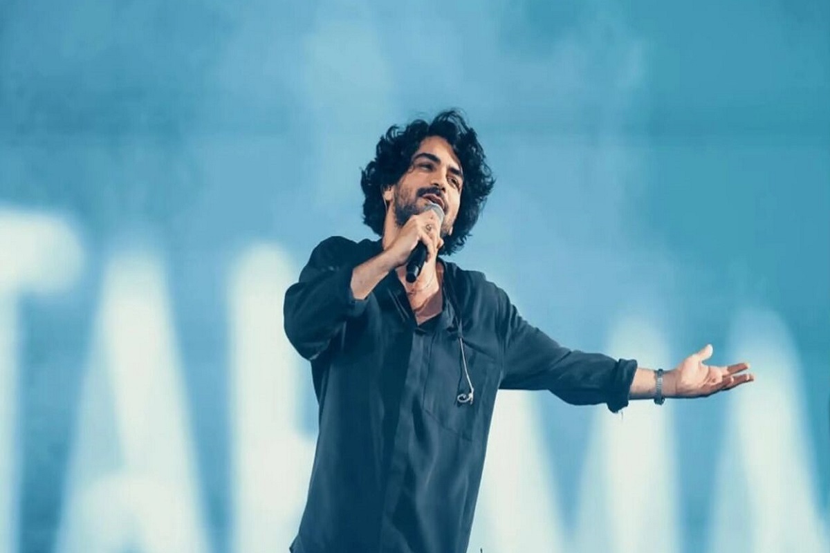 عرفان طهماسبی خواننده موسیقی پاپ در تازه‌ترین فعالیت موسیقایی خود از آهنگ جدیدش به نام «امشب» با حال و هوایی عاشقانه رونمایی کرد.