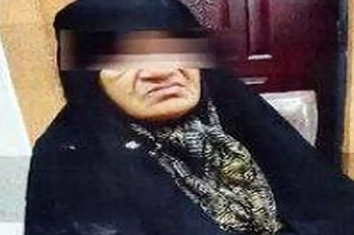 دومین جلسه رسیدگی به اتهامات کلثوم اکبری به پایان رسید و بعد از اخذ شکایت باقی شکات، متهم پای میز محاکمه در آخرین دفاع به گفتن دو جمله بسنده کرد: «اشتباه کردم، اگر می‌دانستم کار به اینجا می‌رسد این کار‌ها را نمی‌کردم.»