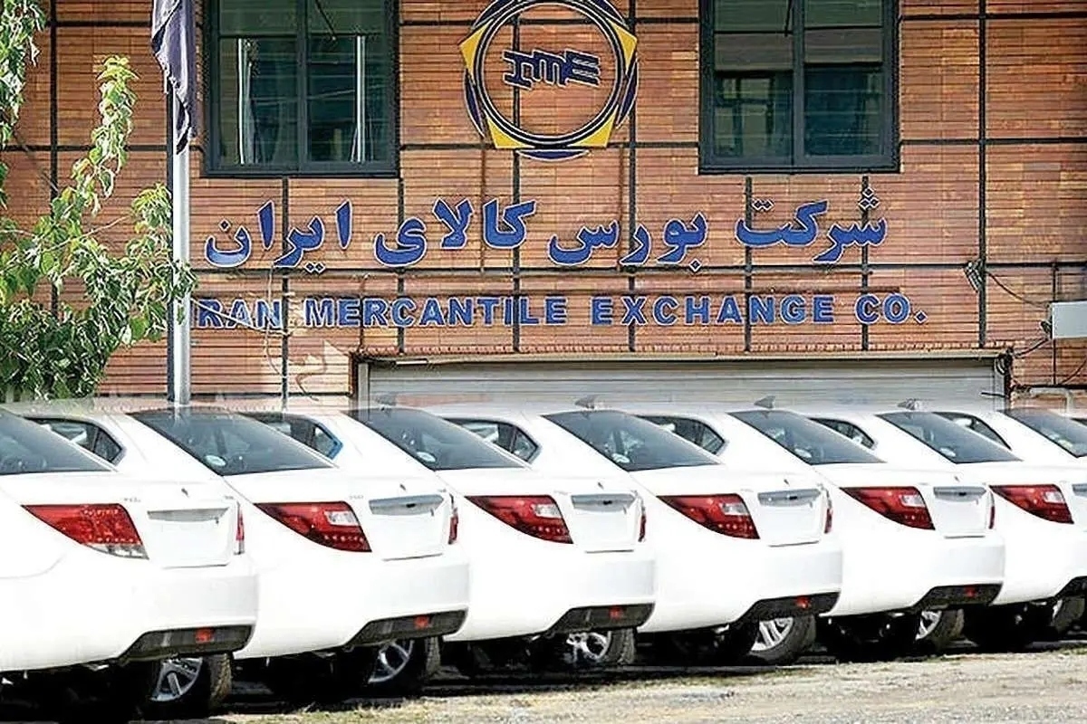 فرشاد مقیمی، معاون وزیر صمت با عرضه خودرو در بورس کالا مخالفت کرده است، این در حالی است که در زمانی که مقیمی مدیریت ایران‌خودرو را برعهده داشت، مصرانه دنبال عرضه خودرو در بورس کالا بود.