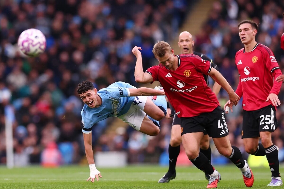 اسطوره باشگاه منچستریونایتد پس از شکست این تیم در دربی منچستر به انتقاد شدیدی از بازیکنان و سرمربی این تیم پرداخت.