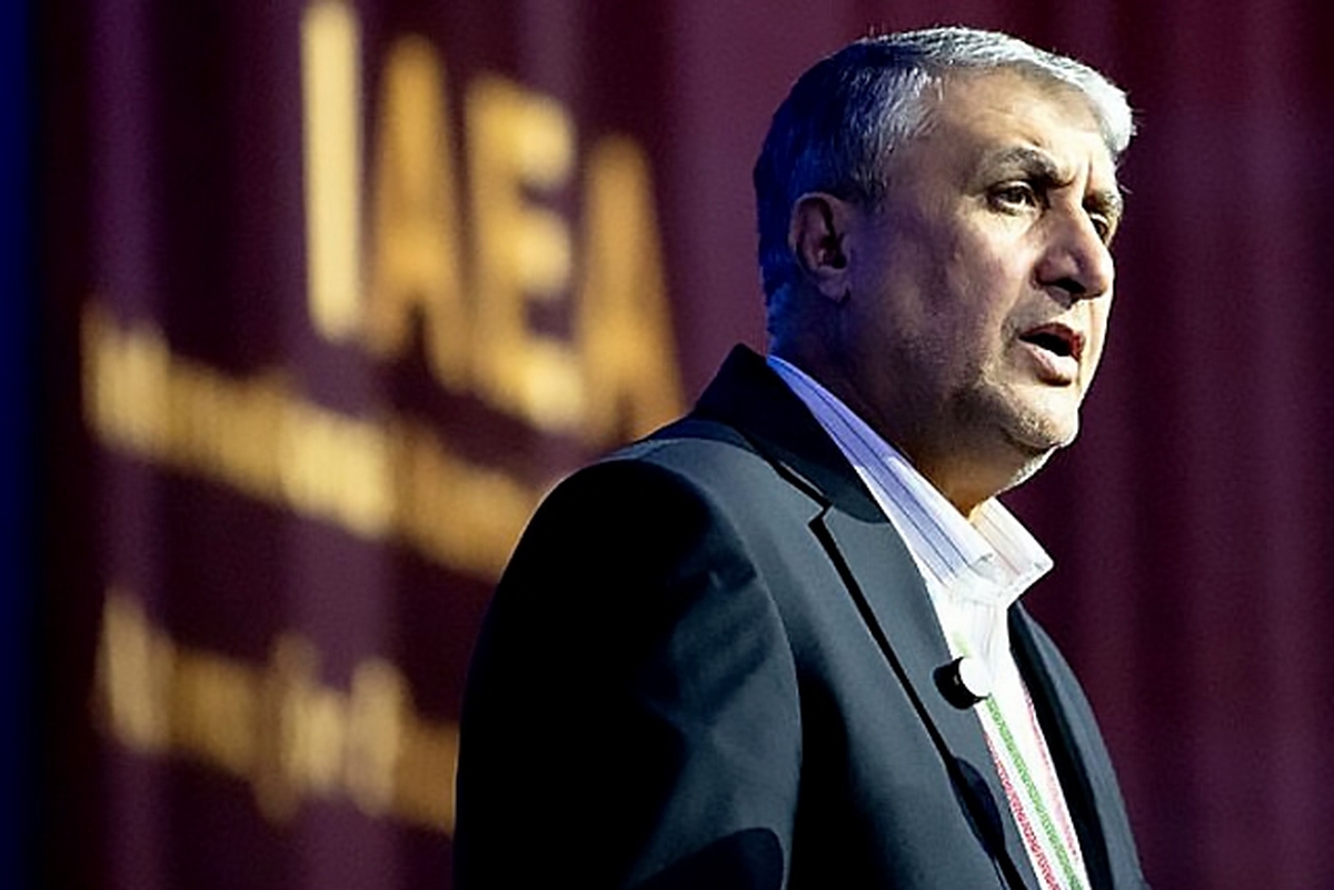 رئیس سازمان انرژی اتمی با بیان اینکه ایران تسلیم فشار‌ها نخواهد شد، از اعضا خواست که حملات به تأسیسات هسته‌ای ایران را محکوم و نگرانی‌های امنیتی مشروع ایران را برطرف و تمامیت و بی‌طرفی را به آژانس برگردانند.