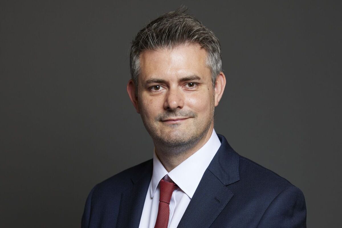 نخست‌وزیر انگلیس، با صدور حکمی رئیس گروه دوستی رژیم اسرائیل در حزب حاکم کارگر را به‌عنوان دستیار سیاسی نزدیک خود در مجلس عوام منصوب کرد.