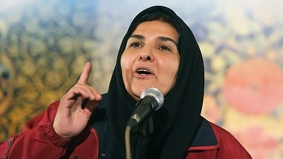 انسیه شاه حسینی گفت: چرا وقتی با حجم وسیعی از تهاجم فرهنگی مواجهیم، پدافند فرهنگی ما به درستی عمل نمی‌کند؟ چرا فقط در برابر موشک و هواپیما می‌ایستیم، اما در برابر این تهاجم فرهنگی سکوت کرده‌ایم؟