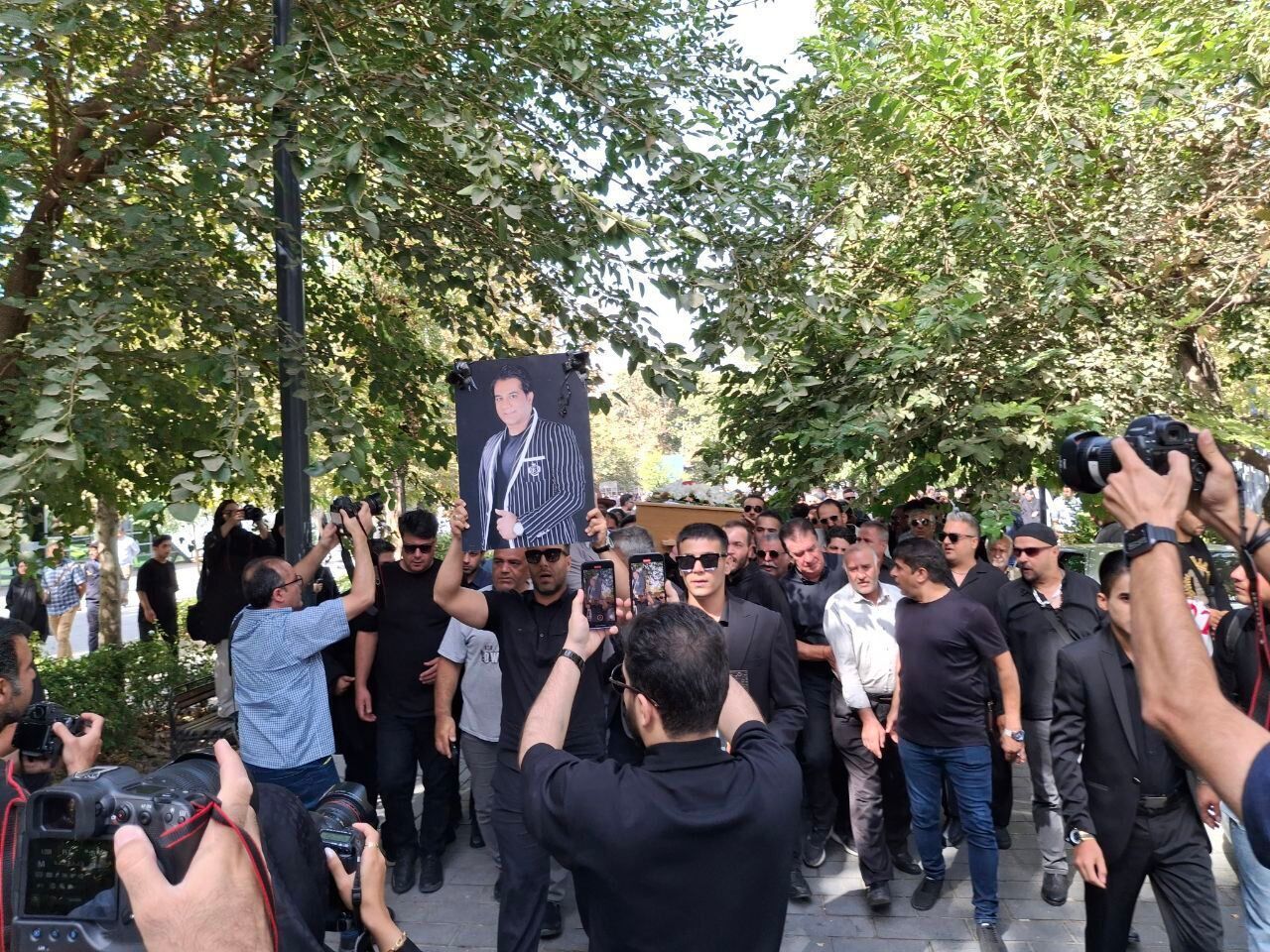 پیکر امید جهان رهسپار خانه ابدی شد + تصاویر پیکر امید جهان رهسپار خانه ابدی شد + تصاویر