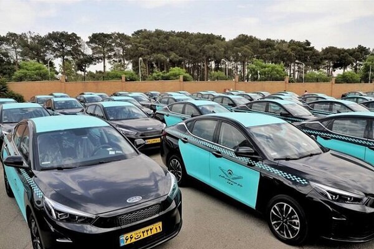 رئیس کمیسیون سلامت، محیط زیست و خدمات شهری شورای شهر تهران با اشاره به اینکه روز گذشته اولین تاکسی برقی آیون پلاک گذاری شد و تا یک هفته دیگر هم ۱۰۰ تاکسی دیگر پلاک گذاری خواهد شد، گفت: تعلل و هر گونه کوتاهی شهرداری برای واگذاری این تاکسی‌ها به رانندگان قابل قبول نیست.