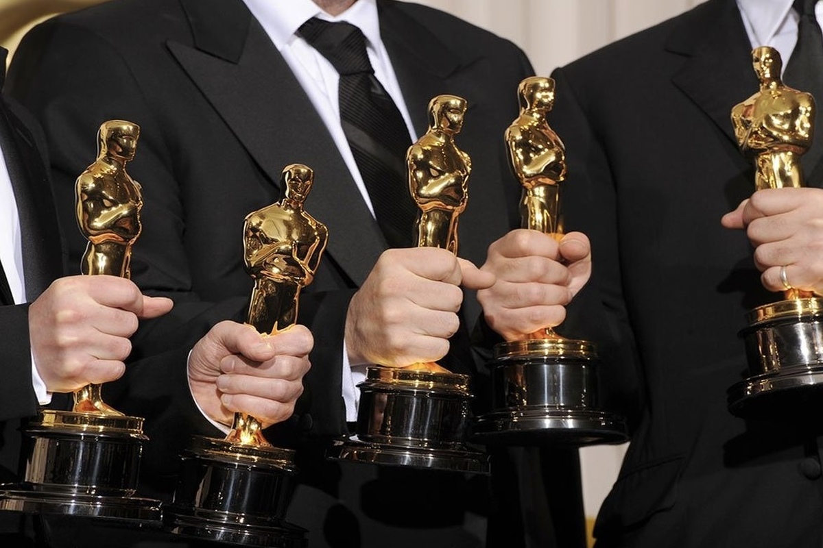 در روزهای اخیر، اختلاف‌نظرها میان همایون اسعدیان، رئیس هیأت‌مدیره خانه سینما، و پیمان جبلی، رئیس صداوسیما، بر سر چگونگی انتخاب نماینده ایران در جوایز اسکار خبرساز شده است. ویدئویی از بحث آنها را ببینید.