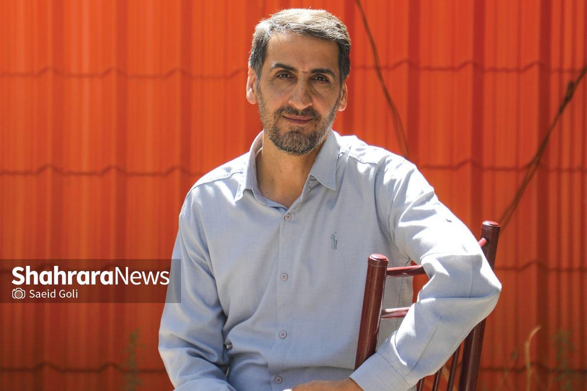 شاعر «جلز با کل سطح ممکن پوست»: زبان، تنها شاخصه ماندگاری شعر است