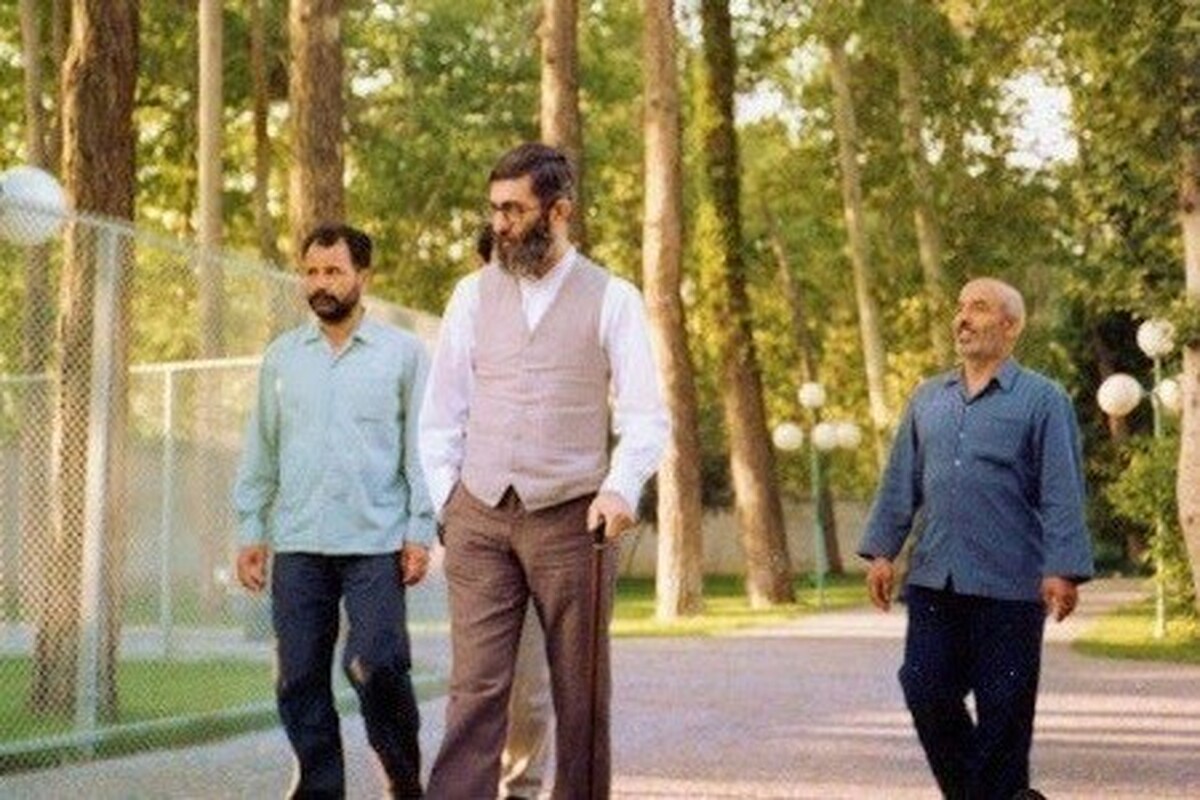 حاج علی شمقدری، مبارز نستوه انقلاب و یار دیرین رهبر معظم انقلاب اسلامی بود که ۵ سال قبل بر اثر کرونا بدرود حیات گفت.