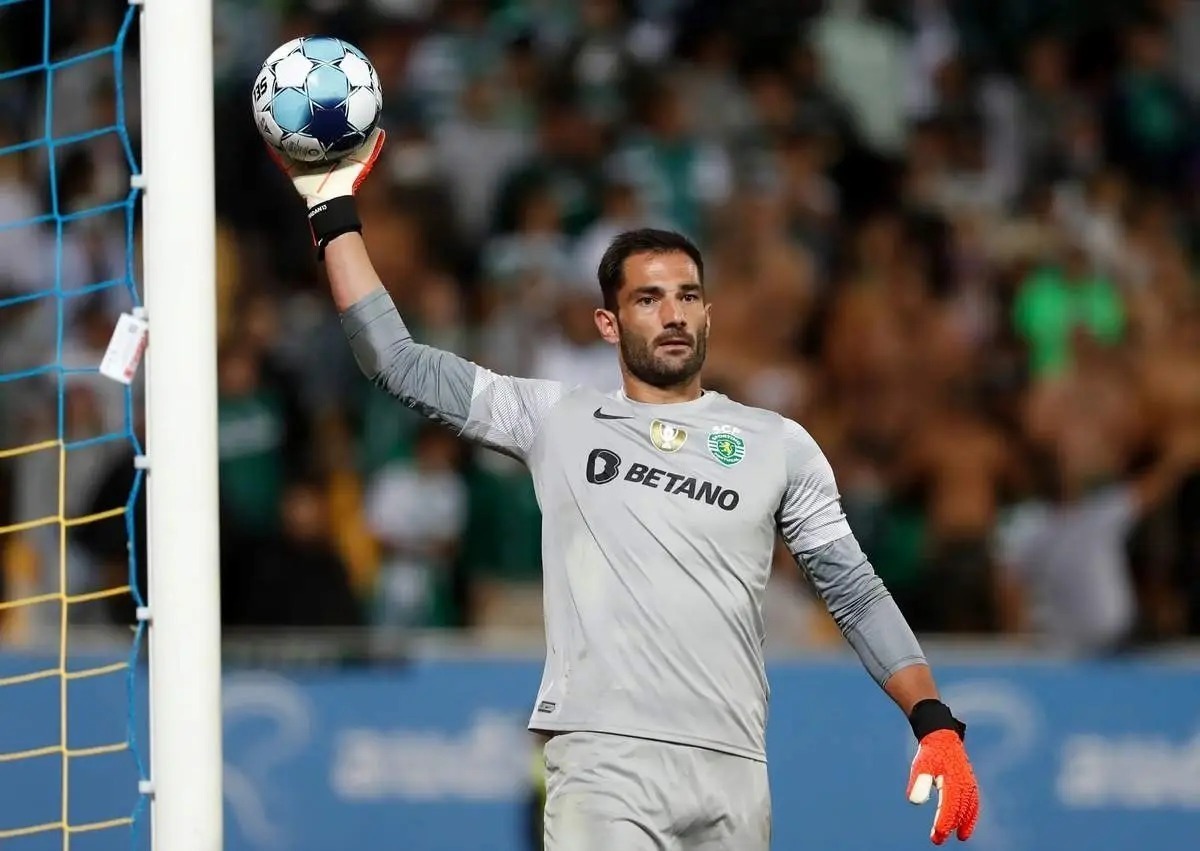 دو بازیکن خارجی استقلال، همراه با کاروان به ایران بازنگشتند و غیبت آنها در آستانه بازی با پیکان، بحران جدیدی را برای تیم ایجاد کرد.