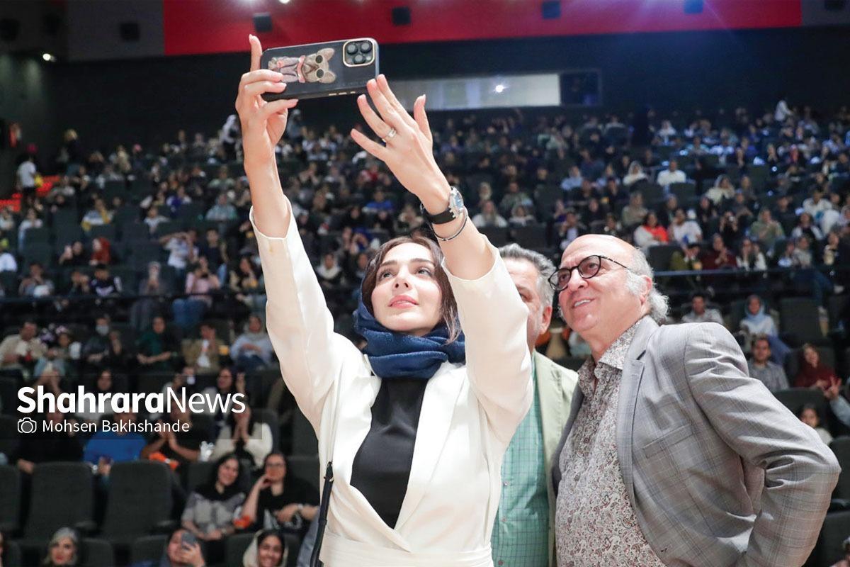 اکران مردمی فیلم «ناجورها» با حضور عوامل اثر در سینماهای مشهد برگزار شد.