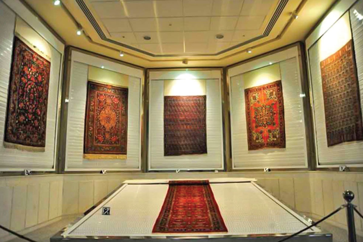 گنجینه ای از هنر ناب ایرانی در حرم رضوی | گذری به موزه تخصصی فرش آستان قدس رضوی