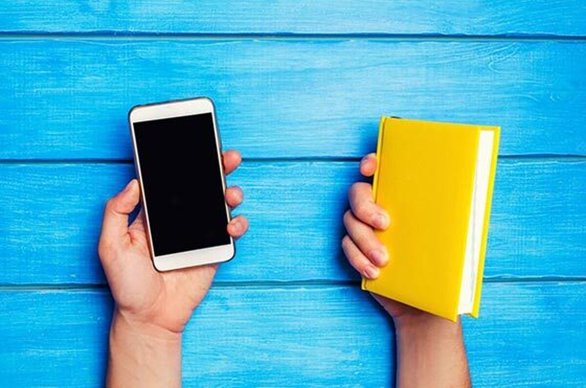 کوتاه‌نویسی‌های توییتر، اگرچه گاهی خلاقیت زبانی می‌آفرینند، در بسیاری موارد به حذف ساختار‌ها و فقر بیانی منجر می‌شوند.