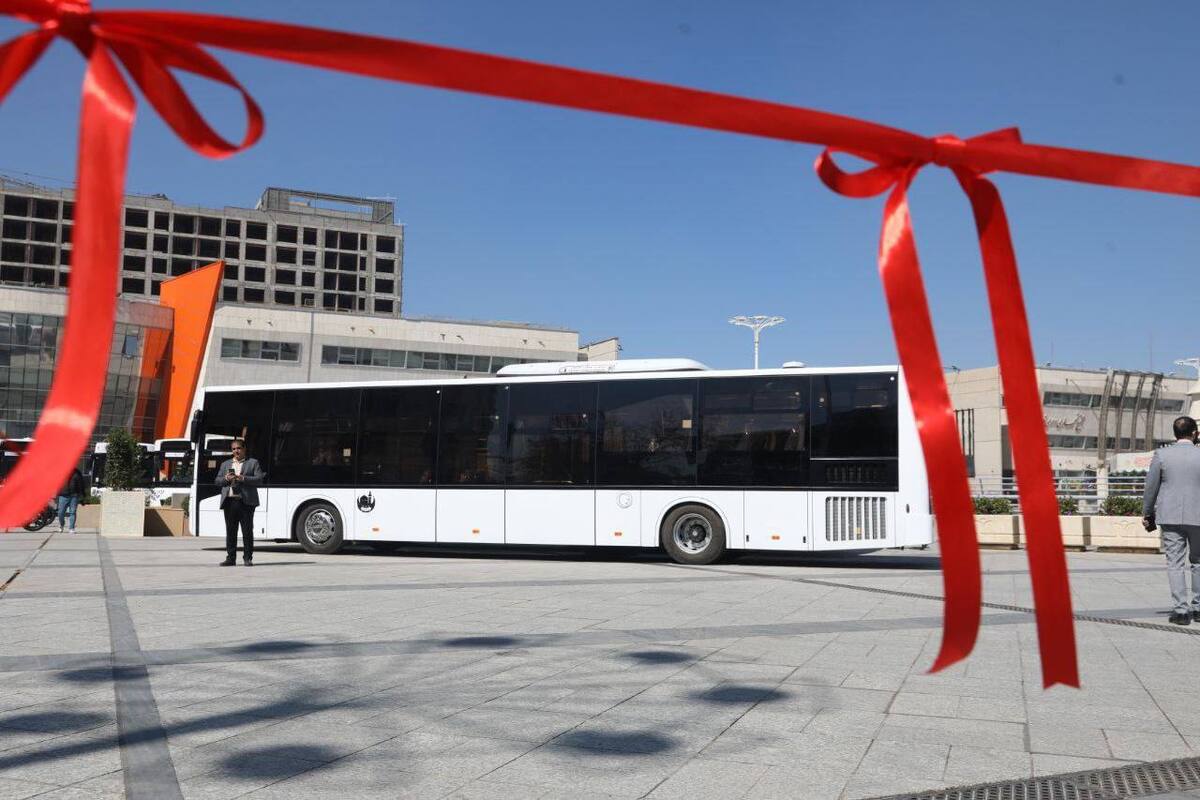 شهردار مشهدمقدس گفت: تقویت ناوگان اتوبوسرانی با کاهش سرفاصله زمانی حرکت اتوبوس‌ها در خطوط مختلف، تجربه سفری راحت‌تر و سریع‌تر را برای همگان به ارمغان خواهد آورد.