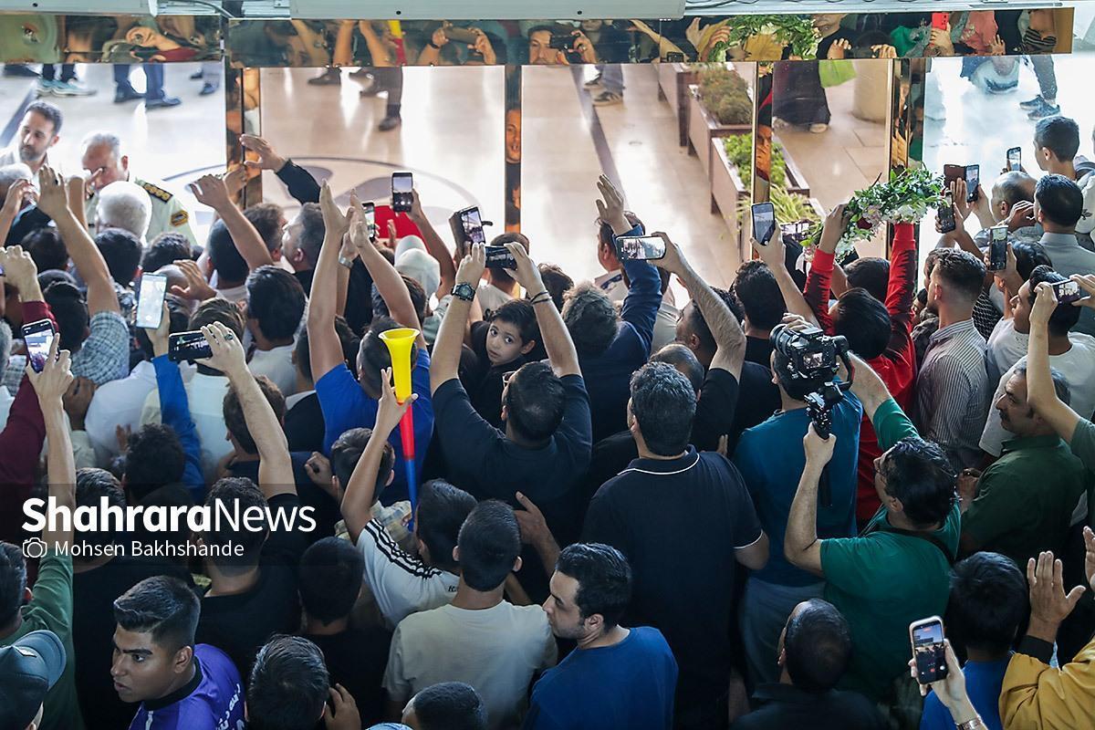 ویدئویی از حضور مردم برای استقبال از احمد جوان در فرودگاه شهید هاشمی‌نژاد مشهد را ببینید.