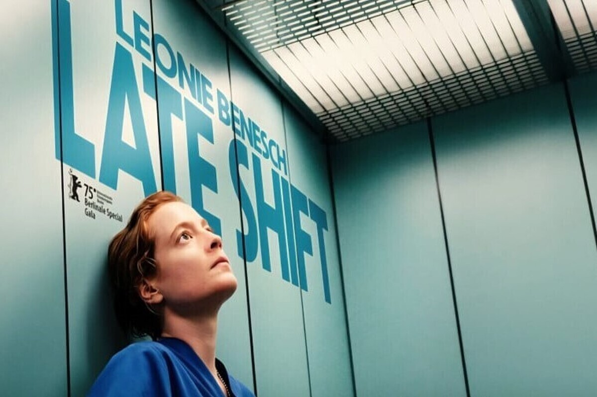 فیلم «شیفت آخر» وقت یک اثر سینمایی است که انتشار در سال ۲۰۲۵ با استقبال فراوانی میان مخاطبینش در سراسر کشور مواجه شد. کارگردان این اثر سینمایی، پترا بولته است و لئونی بنش نقش اول آن را بر عهده دارد.