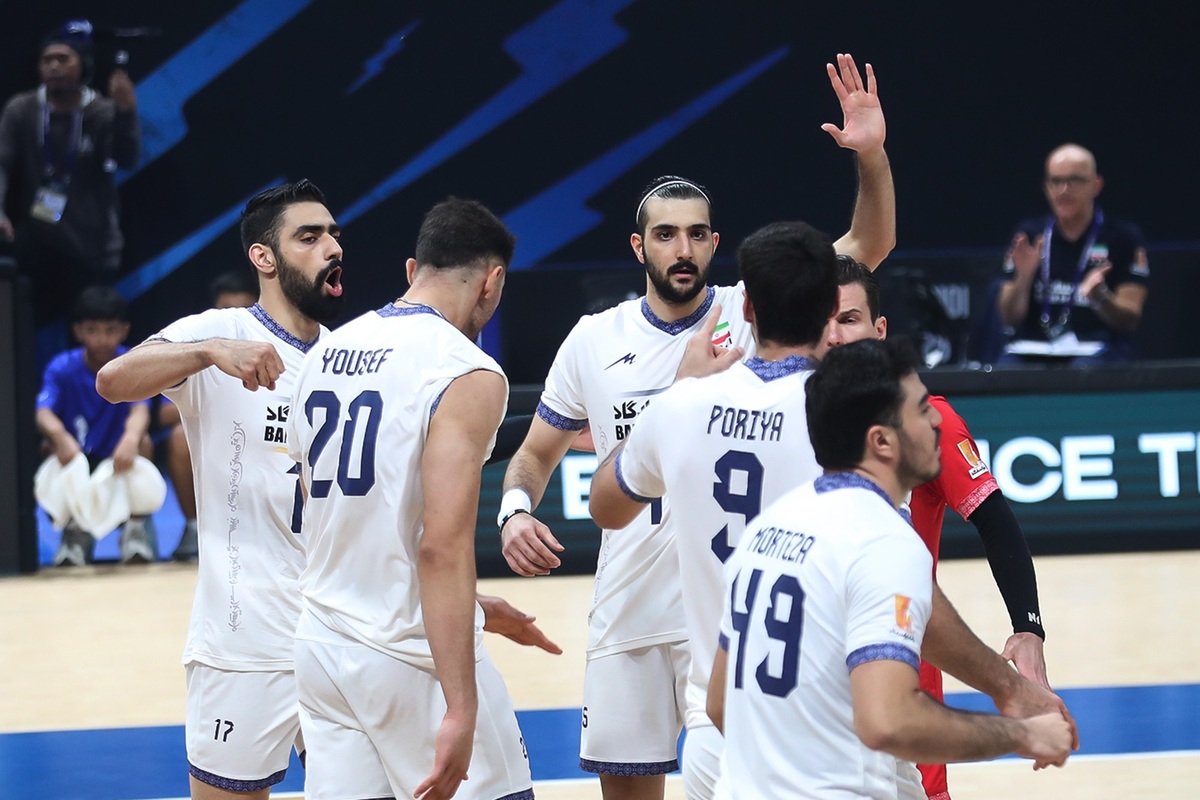 تیم‌های ملی والیبال ایران و صربستان در مرحله یک‌هشتم نهایی قهرمانی جهان ۲۰۲۵، به مصاف یکدیگر می‌روند.