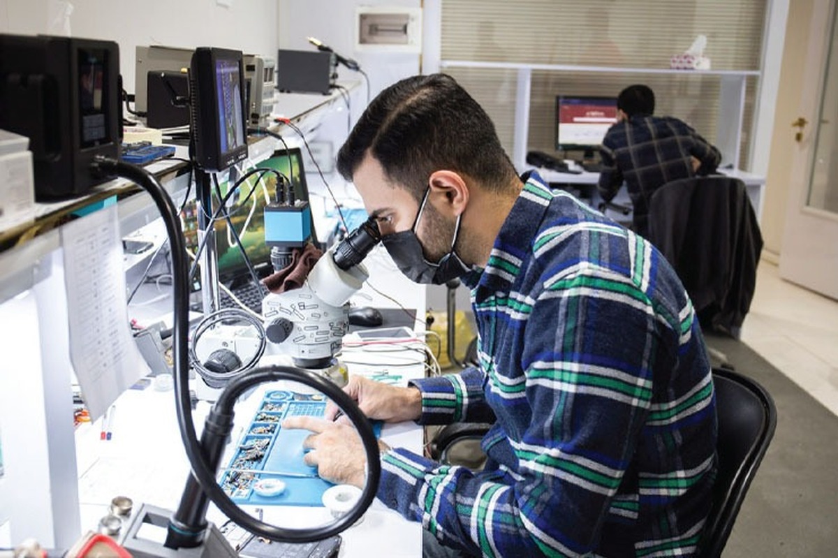 با توجه به تغییرات اخیر برندهایی، چون اپل و سخت‌گیرانه‌تر شدن فرآیند‌های تعمیر، به‌ویژه در زمینه ست شدن قطعات با مادربورد اصلی، آینده بازار غیررسمی تعمیرات موبایل در ایران با بحران جدی مواجه خواهد شد.