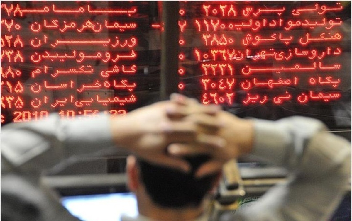 افزایش عرضه‌ها امروز نیز بازار سهام را نزدیک به ۳۳ هزار واحد به عقب راند.