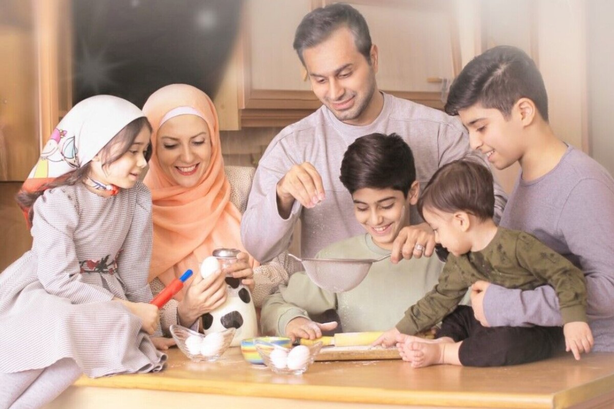 سخت‌گیری یا آسان‌گیری بیش از اندازه در تربیت نوجوانان، هردو دردسرآفرین و آسیب‌زا است.