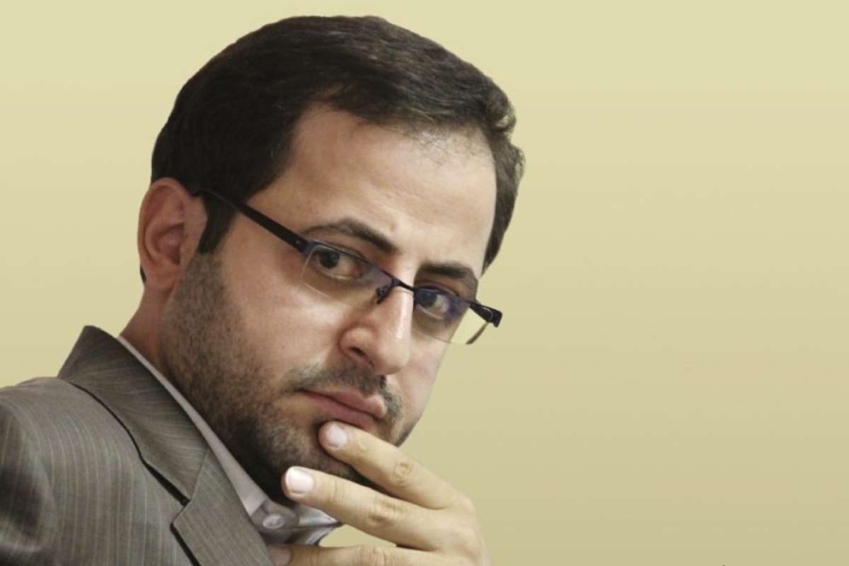 فاضل نظری در حمایت از فردوسی: «سیه‌دل سپید نمی‌شود» + عکس