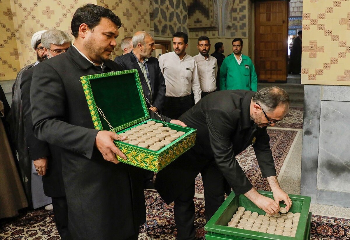 جایگزینی بیش از ۳۰۰ هزار مُهر تربت کربلا با مهر‌های قدیمی حرم امام‌رضا(ع)