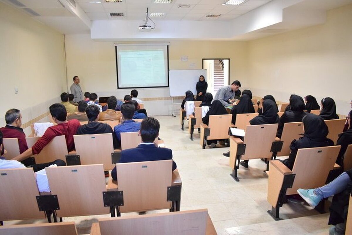 رئیس دانشگاه تهران گفت: با حفظ منزلت دانشگاهیان و تقویت زیرساخت‌های علمی و فناوری، زمینه‌ای فراهم شود تا از حضور فعال و مؤثر آنان در مسیر حل مسائل دانشگاه و جامعه بهره‌مند شویم.