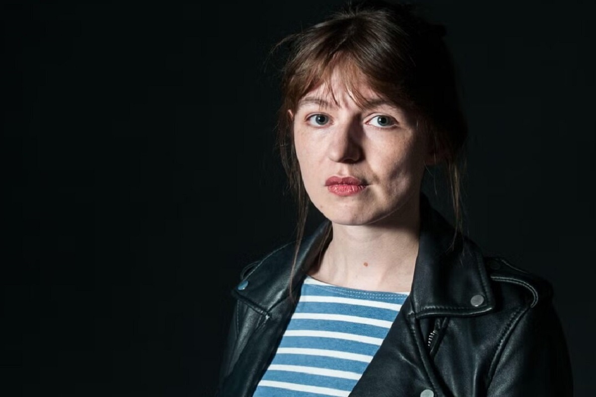 «سلی رونی»، نویسنده ایرلندی به دلیل خطر دستگیری در پی حمایت از گروه «فلسطین اکشن» نتوانست برای دریافت جایزه ادبی خود وارد بریتانیا شود.