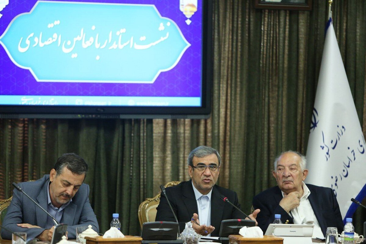 استاندار خراسان رضوی در خصوص انتقاد‌هایی که فعالان بخش‌های مختلف به قطعی برق و گاز داشتند، گفت: ما در این شرایط سخت شرمنده همه فعالان اقتصادی هستیم، اما بهترین کار هم‌افزایی و همفکری با یکدیگر برای عبور از بحران زیرساخت‌ها و شرایط اقتصادی کنونی است که باید این هم‌افزایی را بیش از پیش تقویت کرد.