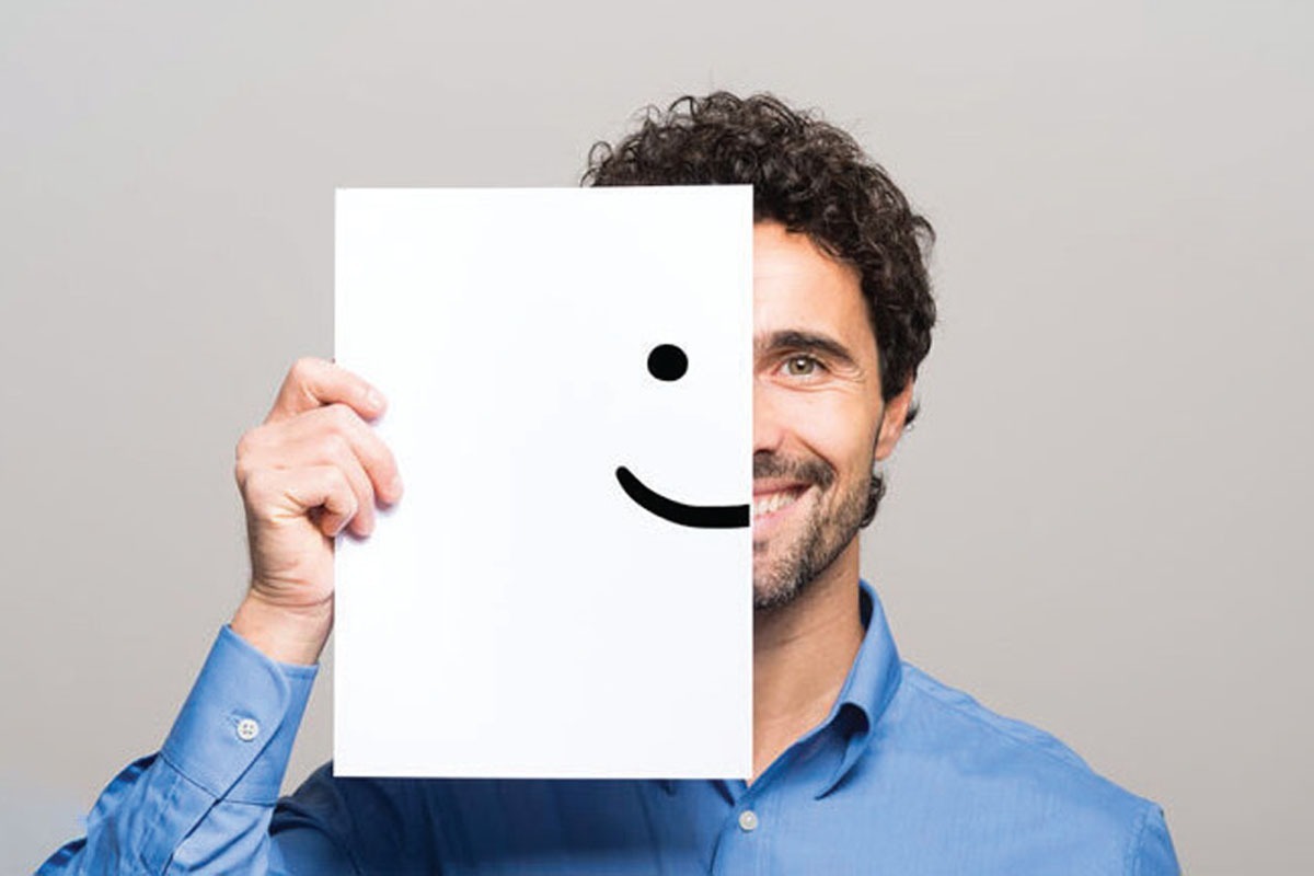 خوش‌اخلاقی نه‌تنها محبت دیگران را به فرد جلب می‌کند، بلکه کلام و سخن او را هم اثربخش می‌کند؛ برای همین هم خدای متعال، پیامبران خود را از میان انسان‌های عطوف و نرمخو انتخاب کرد تا تأثیر بهتری بر مردم بگذارند.