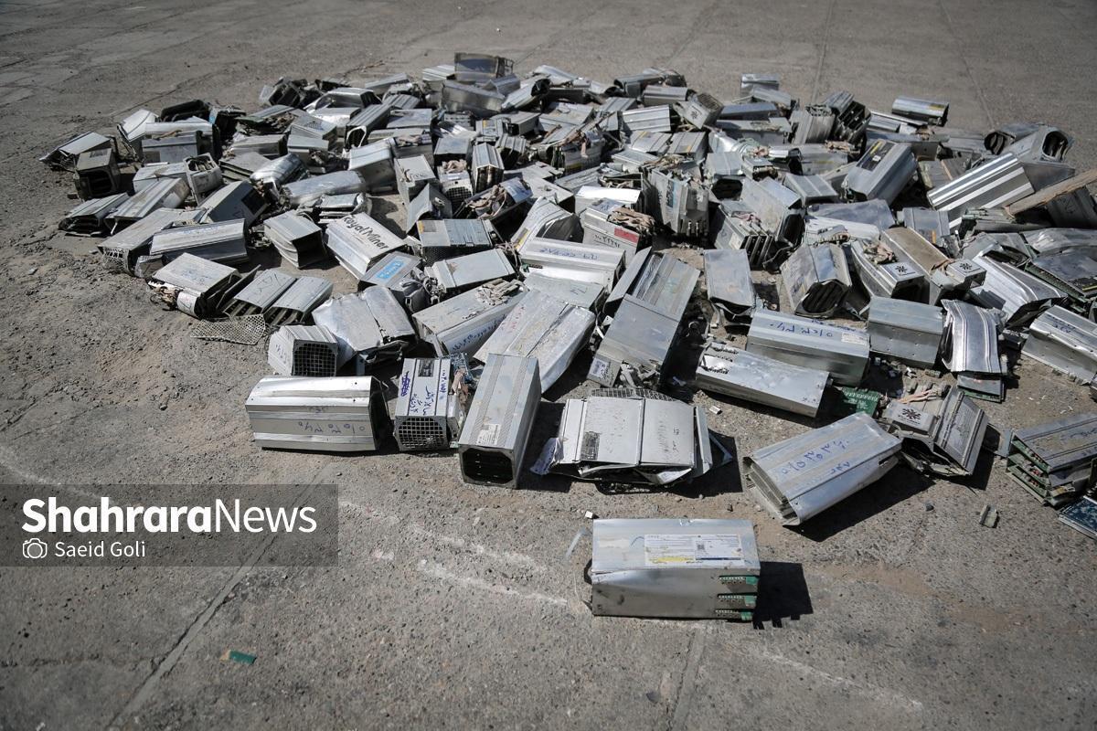 جانشین سرپرست دادسرای انقلاب مشهد گفت: توصیه ما به افرادی که قصد دارند صنعت استخراج رمزارز را ادامه دهند این است که باید دستگاه‌هایی که استفاده می‌کنند، به صورت قانونی وارد کشور شده و مجوز استفاده داشته باشد.