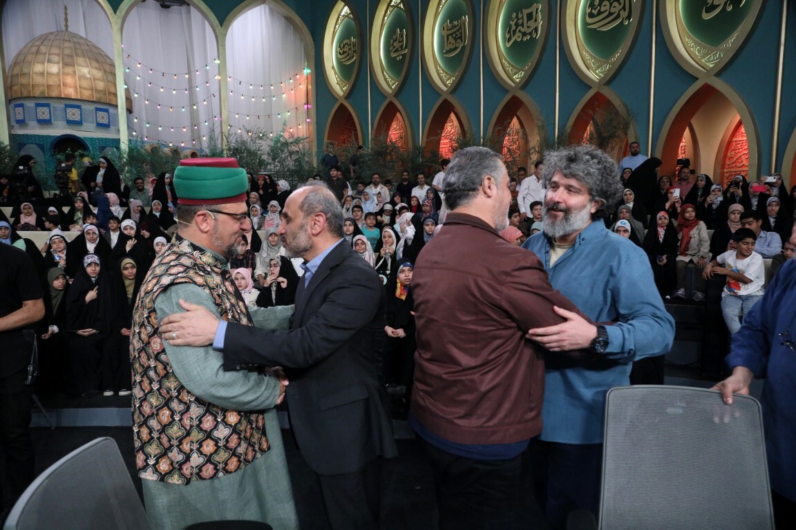 گزارش تصویری | بازدید پیمان جبلی از پشت صحنه «محفل ستارهها» گزارش تصویری | بازدید پیمان جبلی از پشت صحنه «محفل ستارهها»