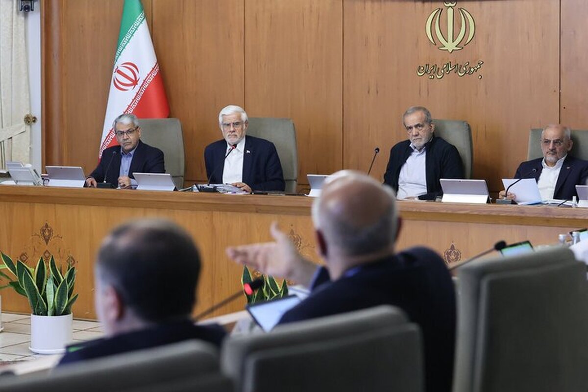 رئیس‌جمهور گفت: مسیری که دولت در کاهش و رفع ناترازی‌های انرژی در پیش گرفته با عزم و اراده جدی مسئولان قطعا به نتیجه خواهد رسید.