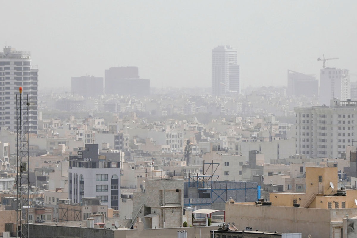 ۱۳ سال از ابلاغ طرح جامع کاهش آلایندگی هوا می‌گذرد، اما آلودگی هوای مشهد بیشتر از پیش شده است.