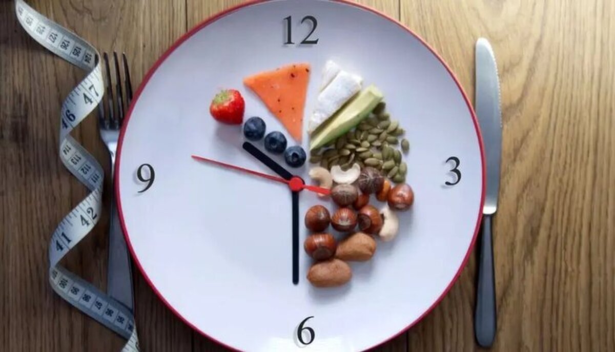 مطالعات پیشین نشان داده بودند که IF می‌تواند به کاهش مقاومت به انسولین، پایین آمدن فشار خون و بهبود سطح کلسترول کمک کند. به همین دلیل، این روش به گزینه‌ای محبوب برای کسانی تبدیل شد که به دنبال کاهش وزن بودند.