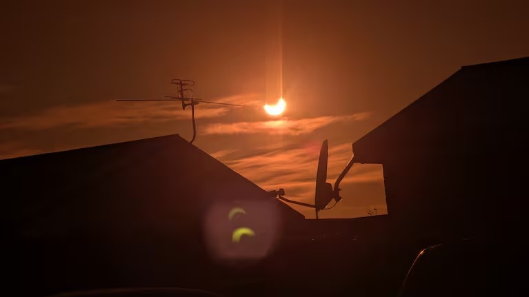 تصاویری از خورشیدگرفتگی جزئی ۳۰ شهریور ۱۴۰۴ که فقط ۰٫۲ درصد مردم دنیا آن را دیدند تصاویری از خورشیدگرفتگی جزئی ۳۰ شهریور ۱۴۰۴ که فقط ۰٫۲ درصد مردم دنیا آن را دیدند