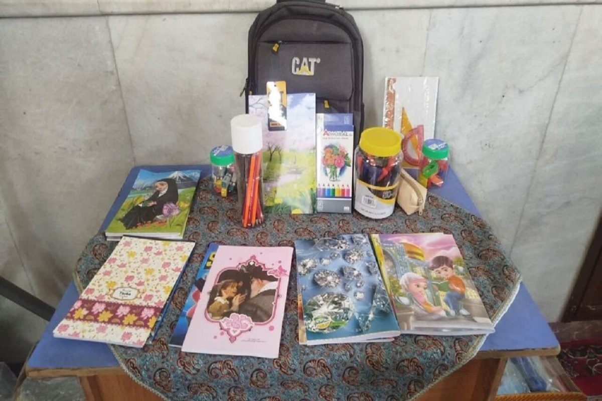 بچه‌های مسجدی و اعضای کانون‌های فرهنگی هنری مساجد در مشهد در آغاز ماه مهر؛ مهرورزی را به معنای واقعی کلمه معنا کرده اند و با برنامه های مختلف سهم خود را در این ضیافت پرمهر ایفا کرده‌اند.