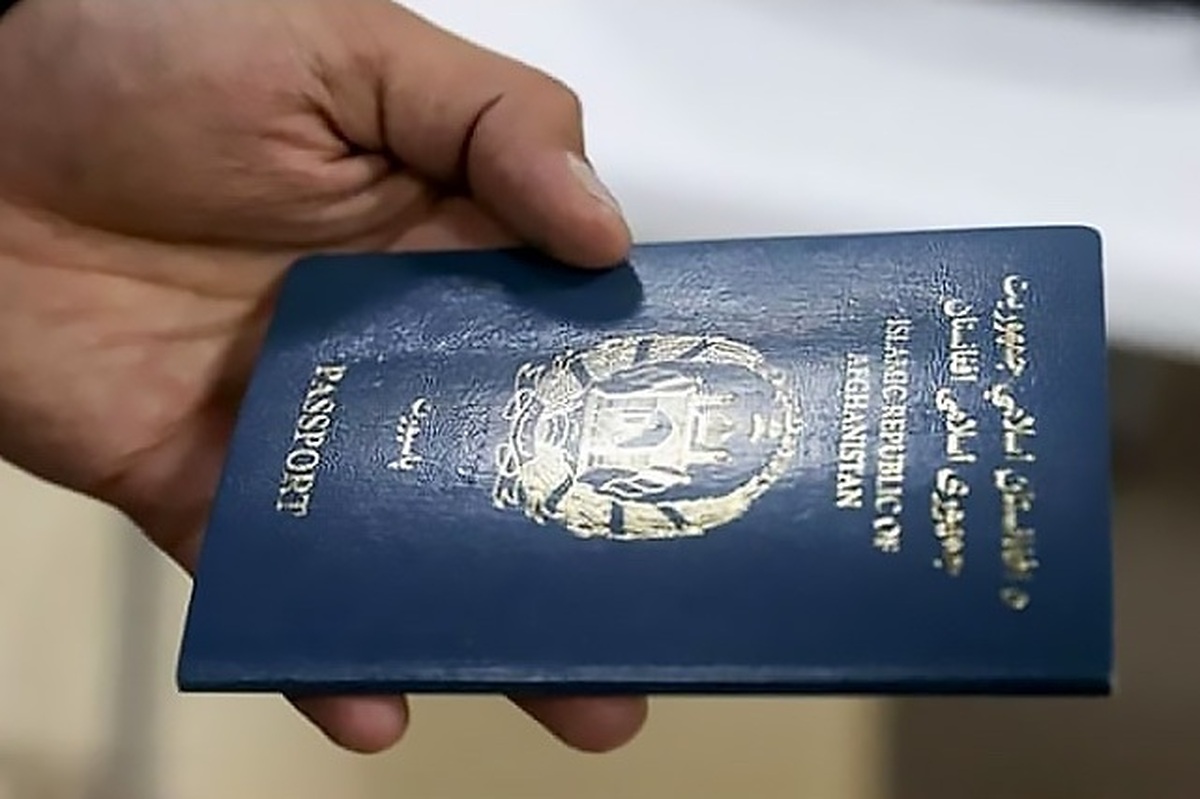 سفارت افغانستان در تهران با همکاری مرکز امور اتباع و مهاجرین خارجی جمهوری اسلامی ایران، اجرای طرح تبدیل پاسپورت‌های خانواری دست‌نویس به پاسپورت‌های انفرادی الکترونیکی را آغاز کرده است.