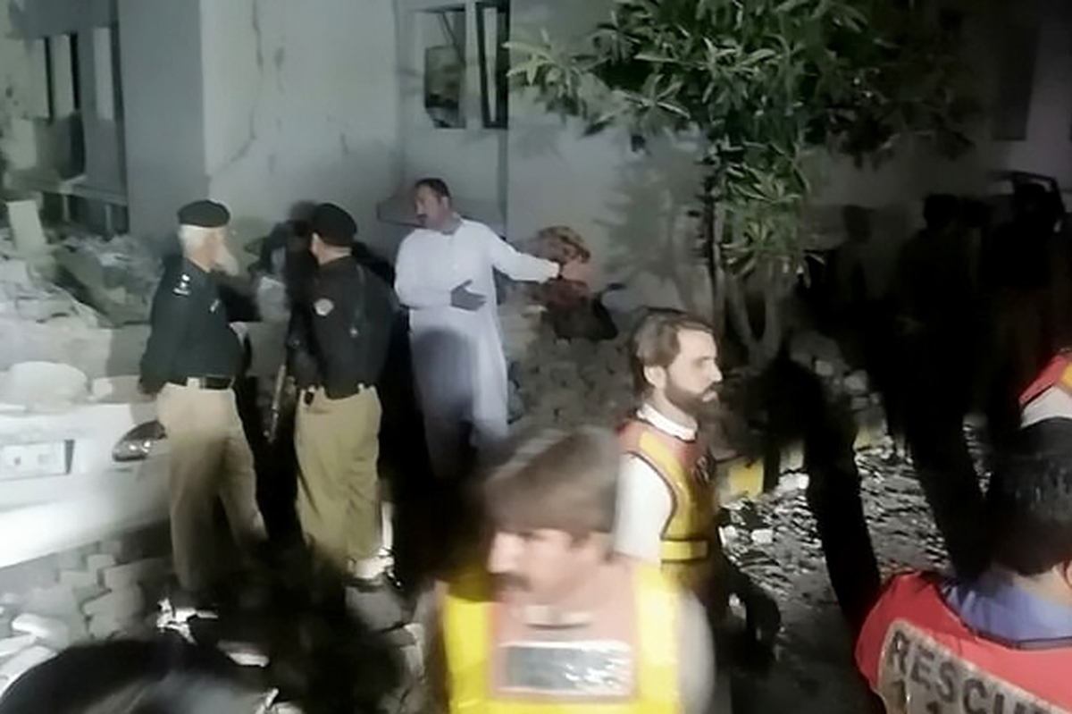 پلیس پاکستان خبر داد که انفجار مرگبار در ساختمانی در شمال غرب این کشور که دست‌کم ۲۴ کشته بر جای گذاشت، به دلیل نگهداری مواد منفجره متعلق به گروه «طالبان پاکستان» در این محل بوده است.