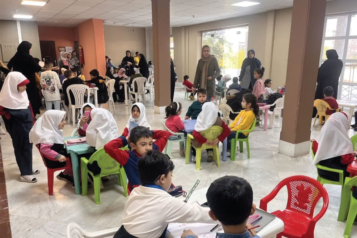 تابستان امسال در‌حالی به پایان رسید که مدیریت شهری مشهد با هدف غنی‌سازی اوقات فراغت شهروندان و به ویژه نوجوانان و بانوان، برنامه‌های گسترده‌ای را در فرهنگ‌سرا‌های شهر اجرا کرد.