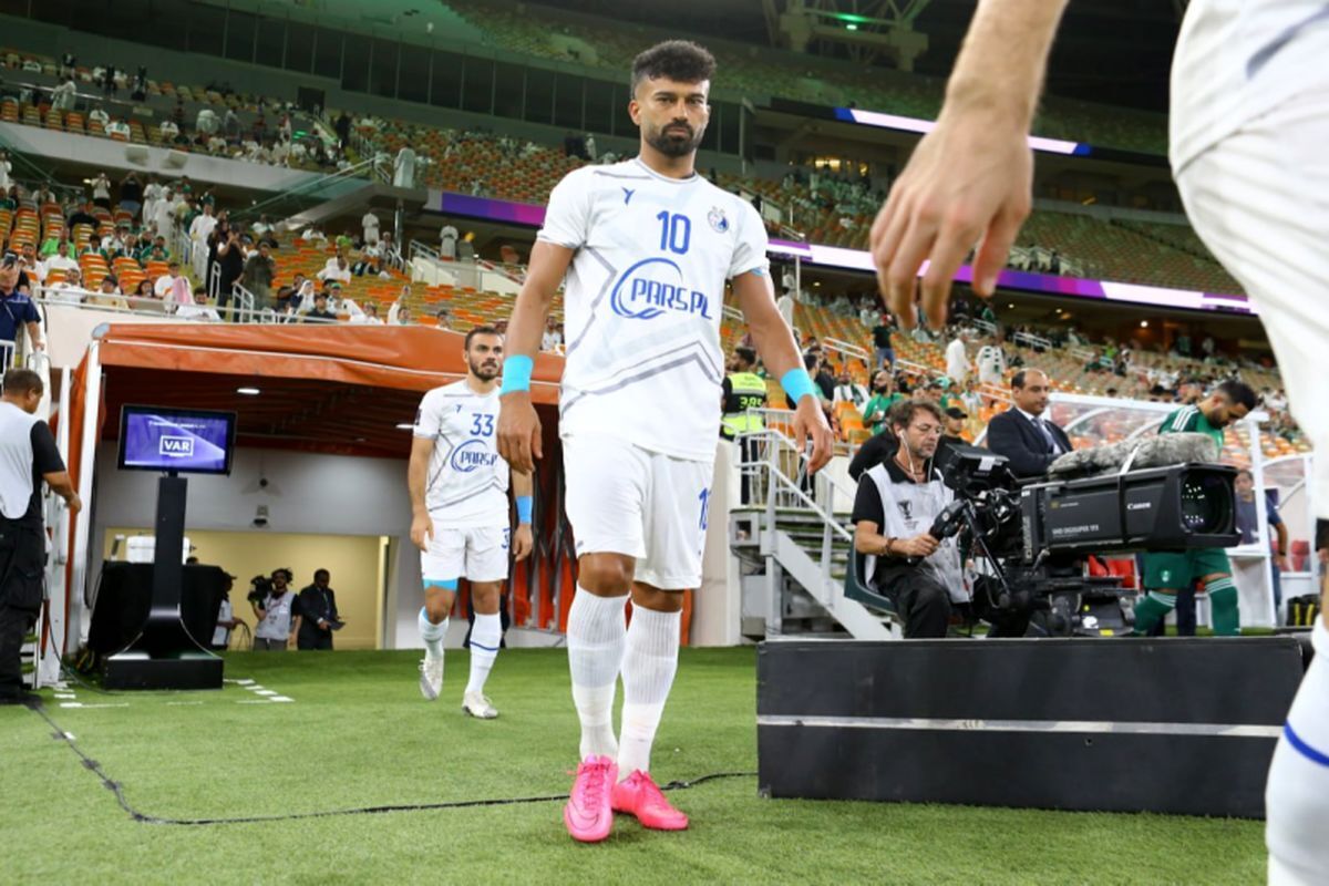 کمیته انضباطی فدراسیون فوتبال، رامین رضاییان را به دو جلسه محرومیت محکوم کرد.