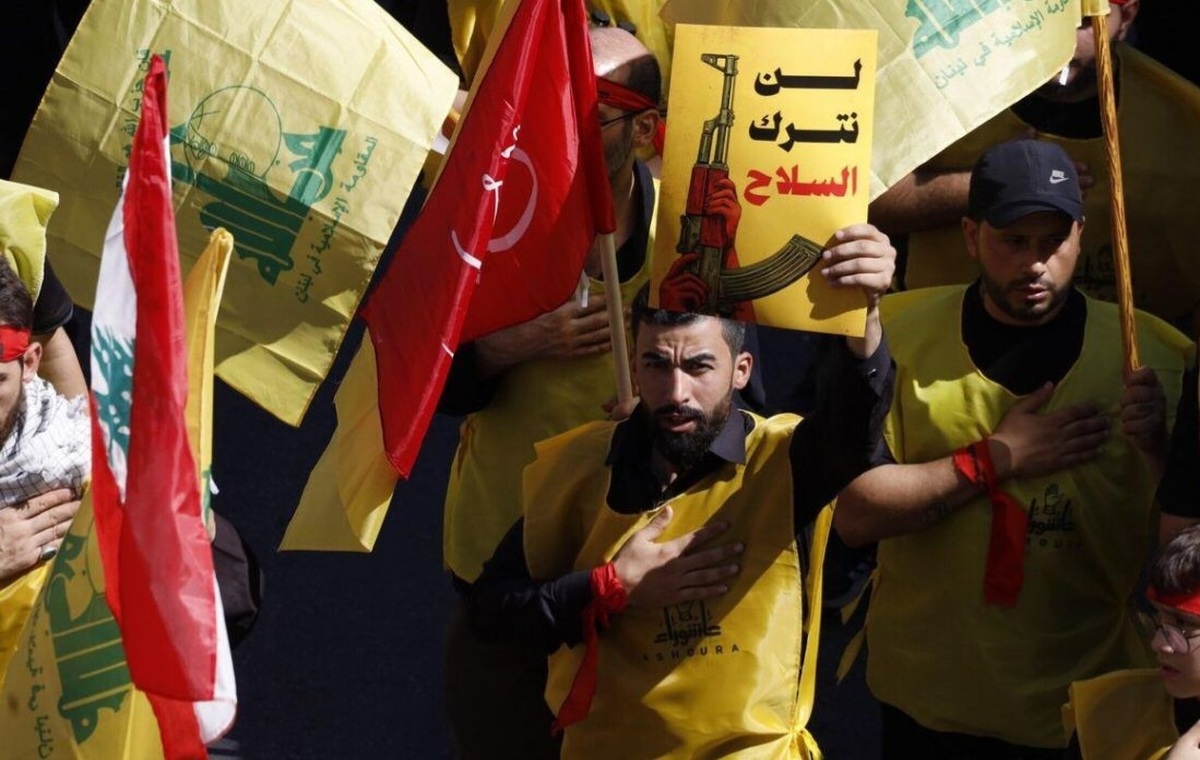 یک منبع امنیتی رژیم صهیونیستی در اقدامی مداخله‌جویانه، تهدید کرد که اگر حزب‌الله خلع سلاح نشود، این رژیم دست به مداخله خواهد زد.