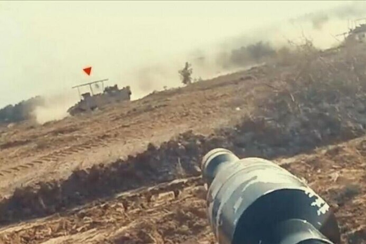 در عملیات رزمندگان گردان‌های القسام در شهر غزه، یک دستگاه تانک مرکاوای ارتش اشغالگر منهدم و در رویارویی رزمندگان مقاومت فلسطین با نظامیان صهیونیست در شهر غزه، شماری از آنها از جمله یک افسر زخمی شدند.