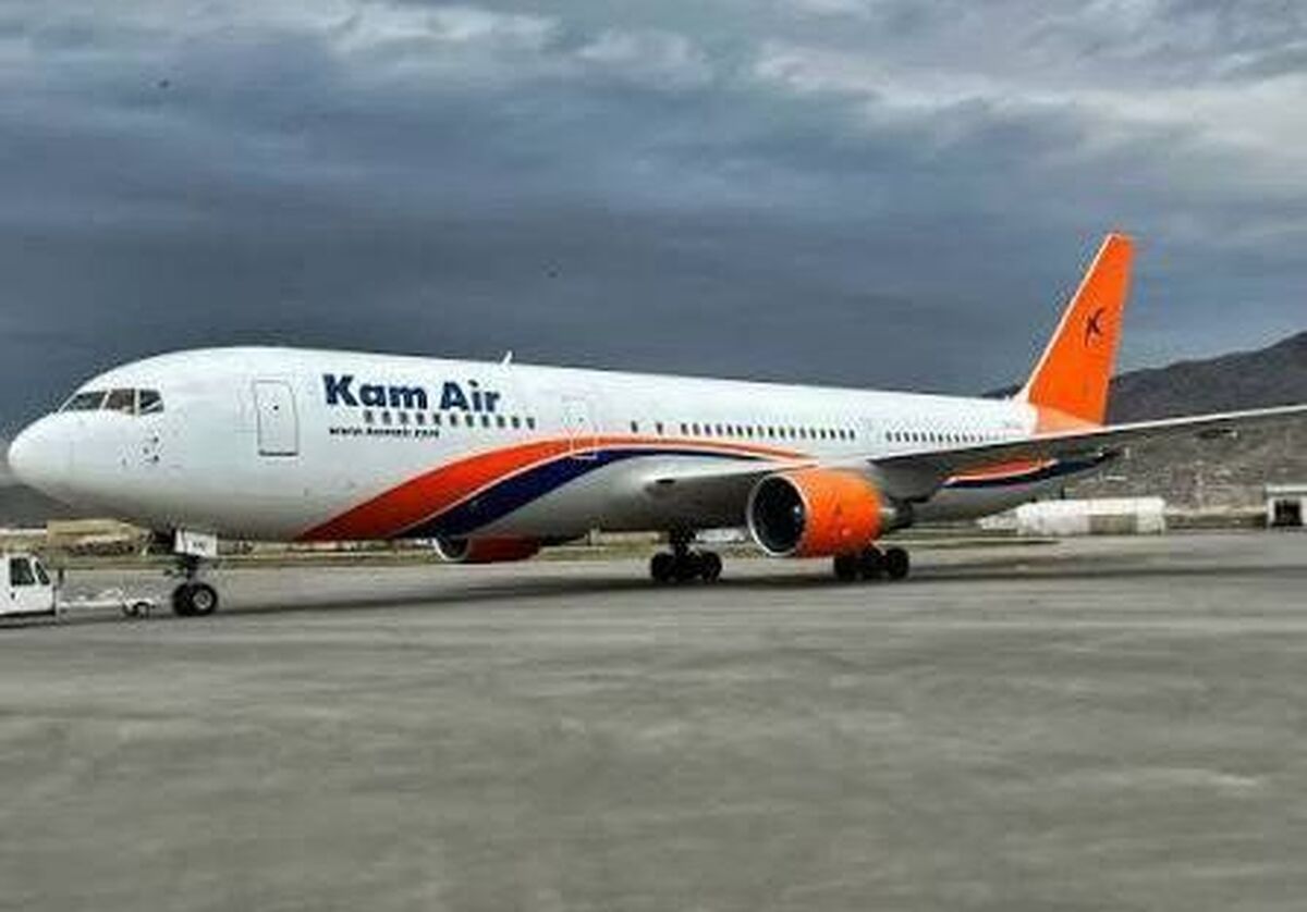 یک پسر ۱۳ ساله افغان که قصد داشت خود را به ایران برساند، به اشتباه در محفظه چرخ هواپیمای مسافربری کام‌ایر پنهان شد و پس از پروازی ۹۴دقیقه‌ای به شکلی معجزه‌آسا در فرودگاه دهلی‌نو دستگیر شد.